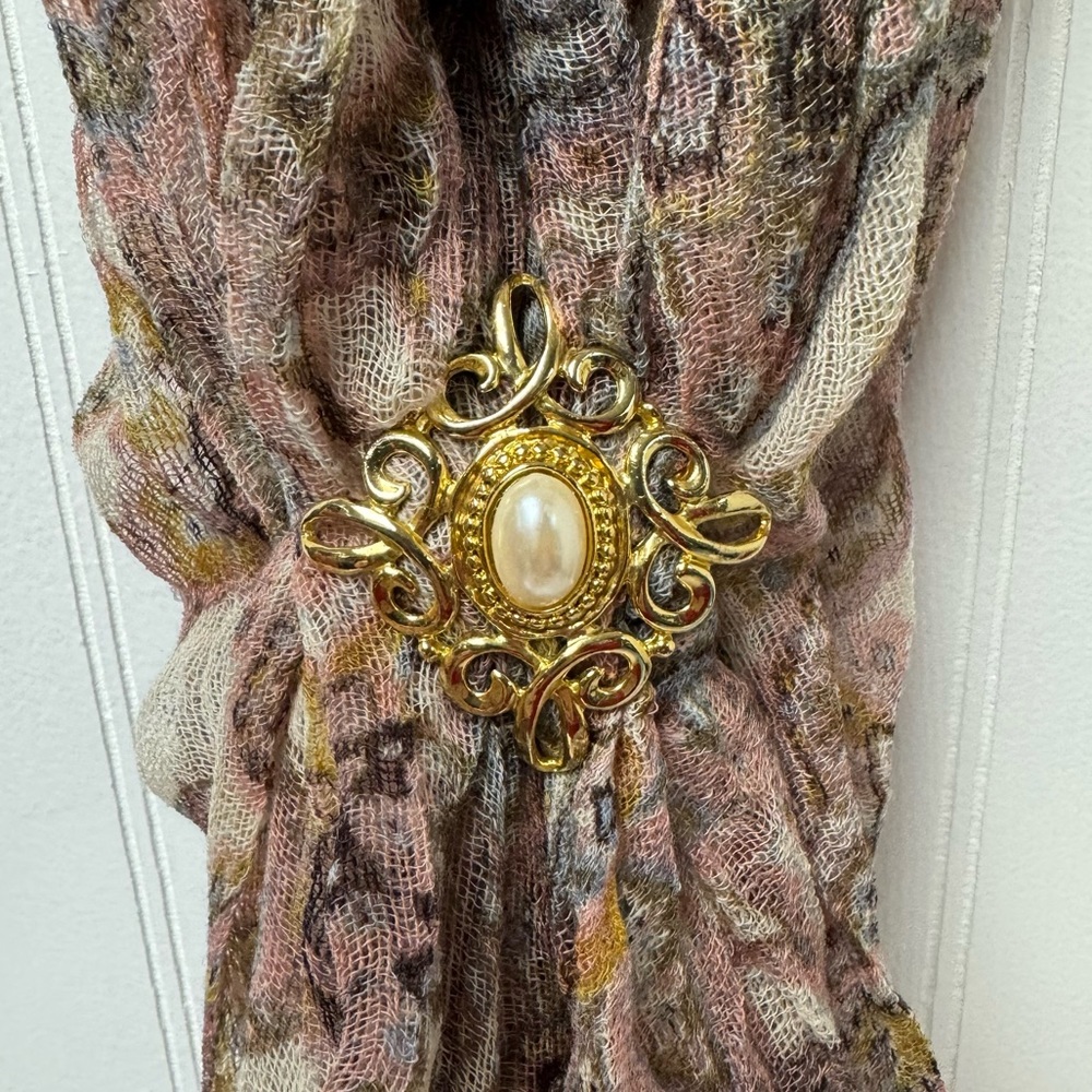 Faux Pearl Gold Tone Brooch